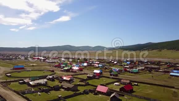 鸟瞰七彩蒙古村落视频的预览图