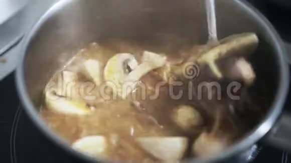 用章鱼和香瓜做汤视频的预览图