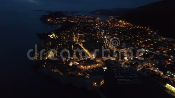 黄昏时从空中俯瞰老杜布罗夫尼克视频的预览图