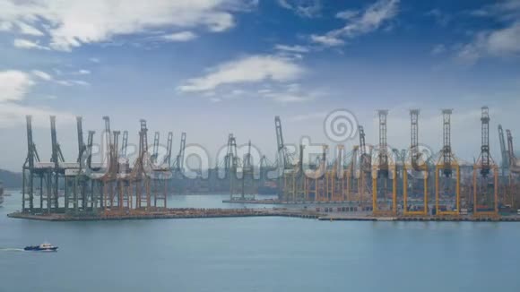 4K新加坡航运港货船在海上缓慢航行背景是许多集装箱和黄色起重机视频的预览图