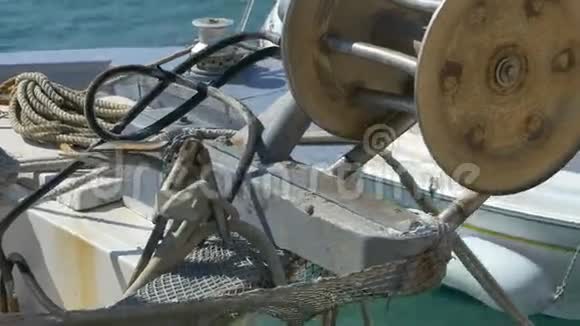 渔船绞车和锚视频的预览图