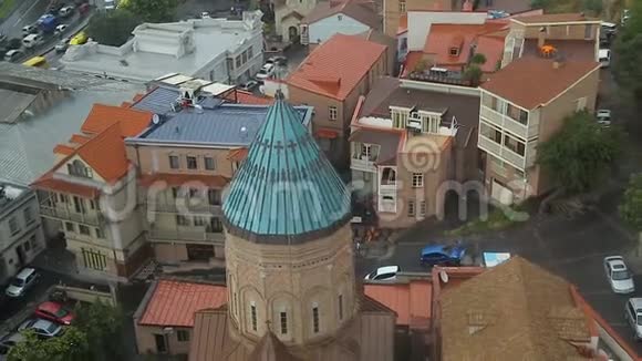 格鲁吉亚老第比利斯的亚美尼亚使徒教会Ejmiatsin教堂的俯视图视频的预览图