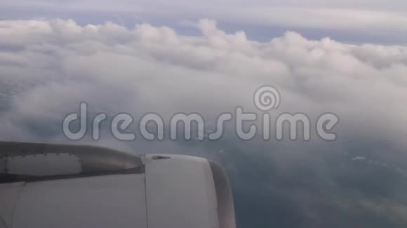 空中飞机引擎室内视野视频的预览图
