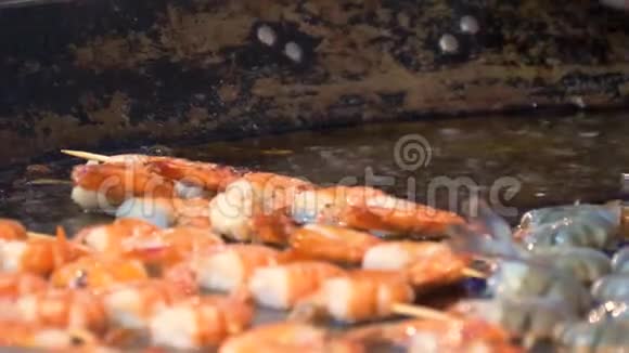 虾虾用香料炒视频的预览图