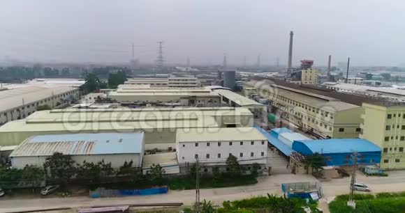 高管的大工厂河附近的大型工业企业工业区厂房视频的预览图