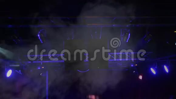 音乐会灯光和烟雾视频的预览图