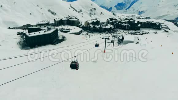 滑雪场和索道风景如画视频的预览图
