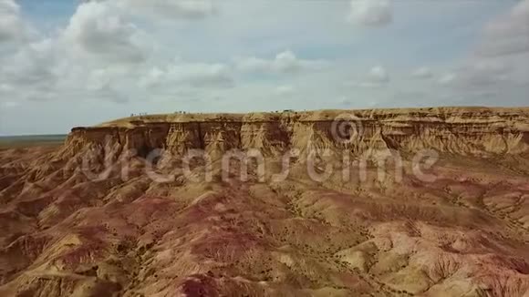 戈壁蒙古沙漠峡谷阿伦德伦斯普特视频的预览图