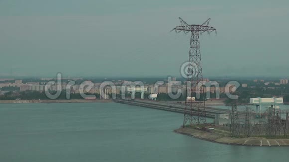 伏尔加河上的水力发电站视频的预览图