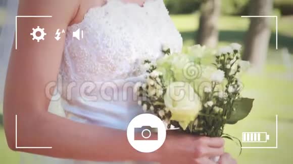 在数码相机拍摄新娘的照片视频的预览图
