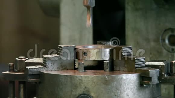 工业开槽机视频的预览图