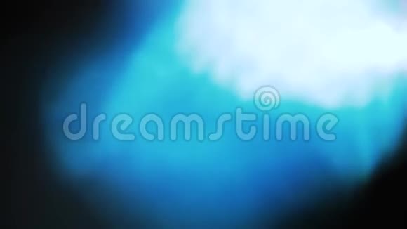 蓝色的光过渡黑色背景上的自由感应视频的预览图