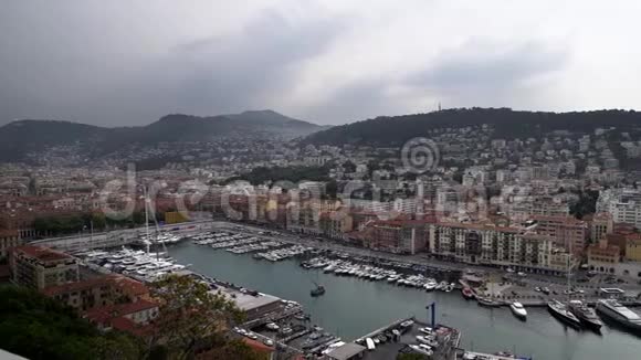 法国尼斯港游艇和汽车全景拍摄视频的预览图