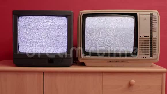 两台旧电视机视频的预览图