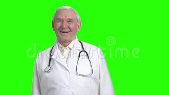 老医生笑得很大声视频的预览图