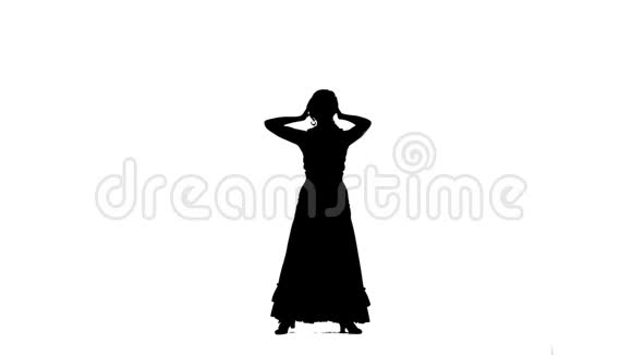 弗拉门戈专业舞者的性动作白色背景剪影慢动作视频的预览图