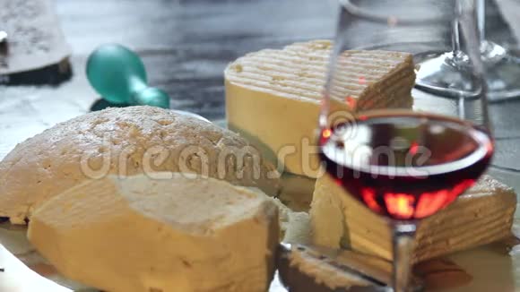 奶酪和葡萄酒视频的预览图