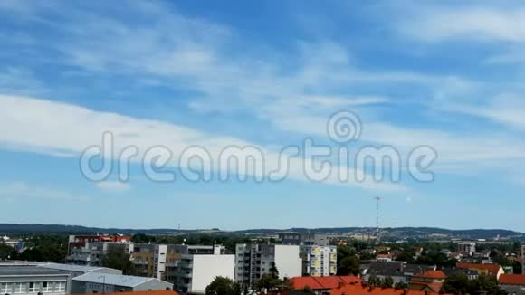 城市CeskeBudejovice上的时间推移云视频的预览图