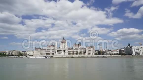 布达佩斯的议会宫殿时间流逝视频的预览图