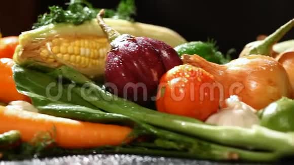 市场上的新鲜蔬菜视频的预览图