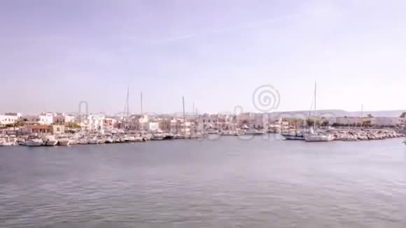 意大利Ostuni2018年9月12日VillanovaMarinaOstuni港的全景图视频的预览图