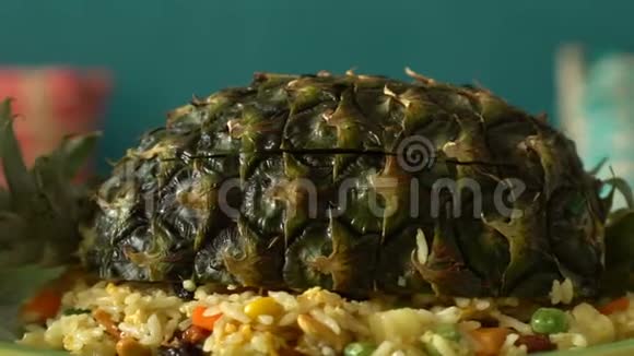 咖喱炒饭海鲜覆盖菠萝视频的预览图