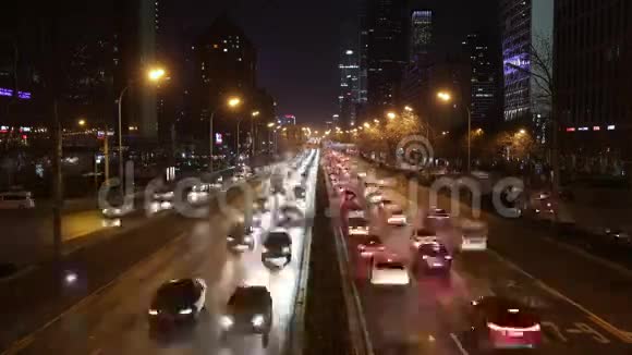 夜间大道交通视频的预览图