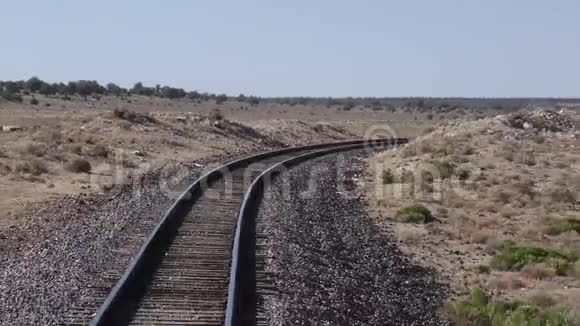 亚利桑那州大峡谷从大峡谷铁路的后面可以看到铁轨视频的预览图