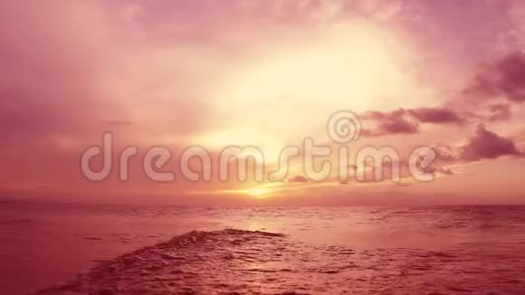 红色的热带日落大西洋海浪和天空视频的预览图
