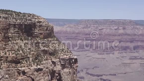 亚利桑那州大峡谷北缘墙上的放大和缩小视频的预览图