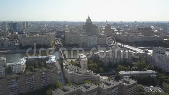莫斯科城市的空中全景莫斯科乌克兰酒店的无人机射击旧苏联俄国斯大林的高楼大厦视频的预览图