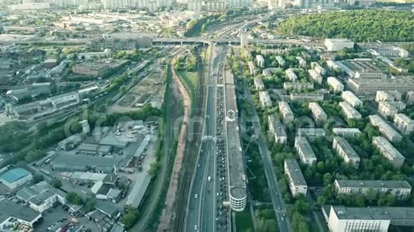 莫斯科的景色和繁忙的交通堵塞视频的预览图