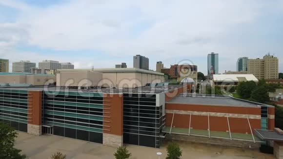 诺克斯维尔田纳西州美国市中心在世界博览会公园诺克斯维尔会议中心空中观景4k视频的预览图