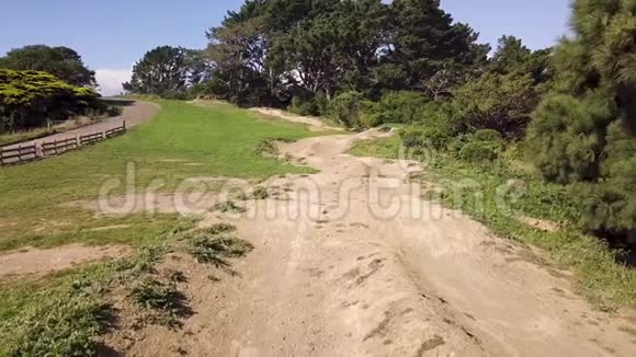 新西兰4k山地自行车道视频的预览图
