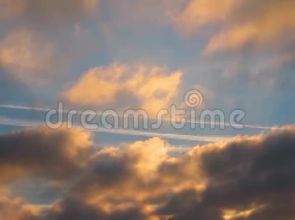 橙色云艺延时天气背景视频的预览图
