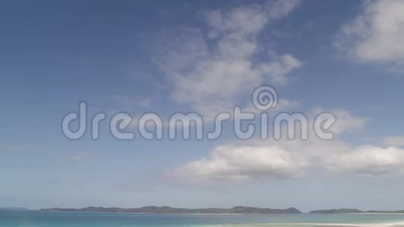 一个美丽的海滩天堂从观景台视频的预览图