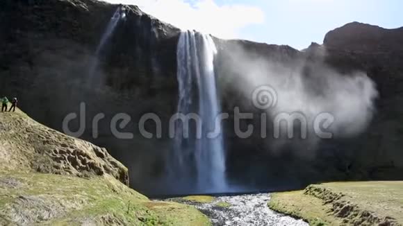 冰岛惊人的瀑布视频的预览图