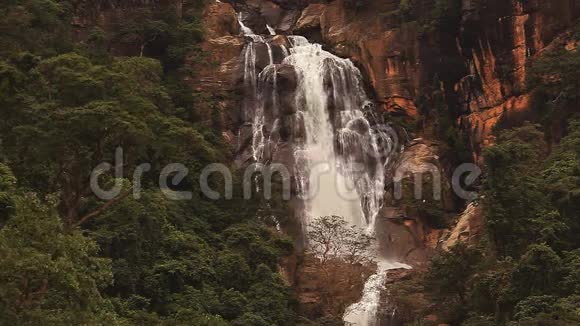努瓦拉埃利亚瀑布视频的预览图