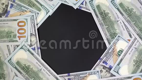 美元围绕着中心将标题或文本放置在中心4k中视频的预览图