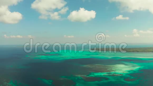 带泻湖和热带岛屿的热带景观巴拉巴克巴拉望菲律宾视频的预览图