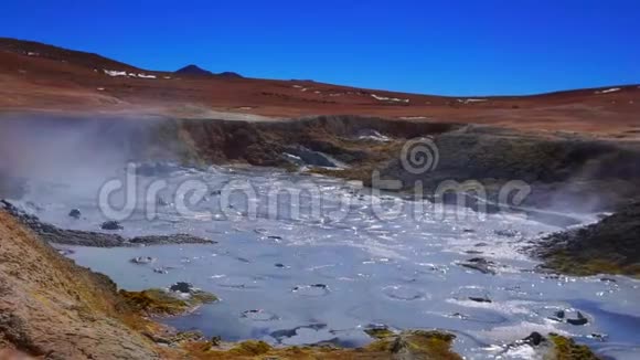 玻利维亚Altiplano地区间歇泉巴塞恩索尔德马纳纳视频的预览图