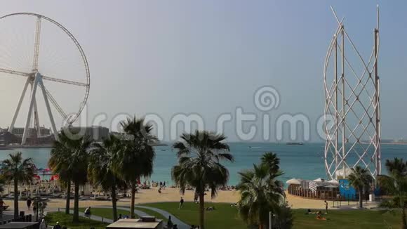 JBR海滩Jumeirah海滩住宅和AinDubai摩天轮在蓝水岛一个新的未来旅游景点视频的预览图