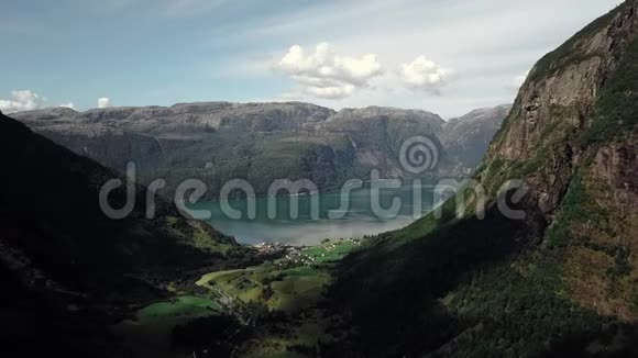 空中镜头邦德湖挪威视频的预览图