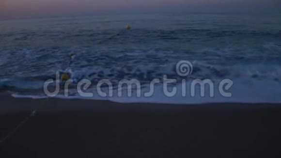 清晨在卡莱的海滩视频的预览图