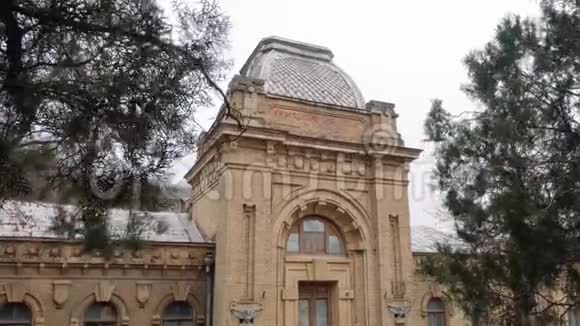 Pyatigorsk水石老建筑秋天的历史建筑视频的预览图