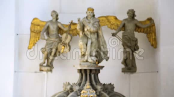 在格但斯克装饰圣玛丽教堂的天使雕像序列内部视频的预览图