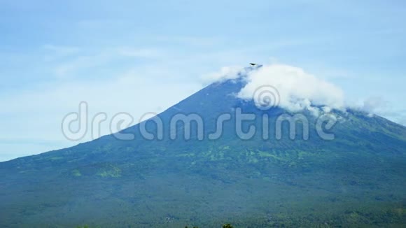 巴厘岛火山阿贡山视频的预览图