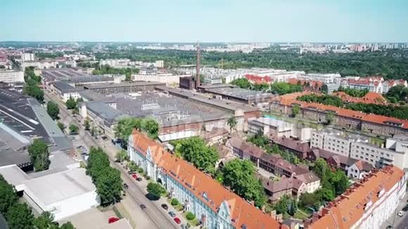 波兰波兹南居民区和工业区的鸟瞰图视频的预览图