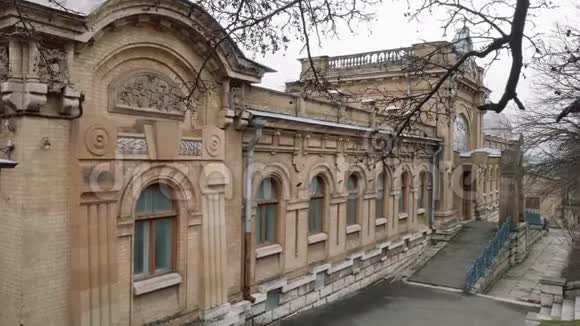 Pyatigorsk水石老建筑秋天的历史建筑视频的预览图