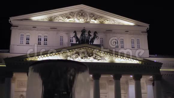 莫斯科博肖剧院上面装饰着灰泥造型和雕像4K视频的预览图